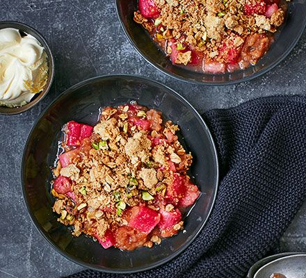 Rhubarb & ginger crumble