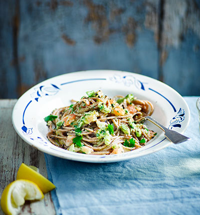 Avocado & smoked salmon spelt spaghetti