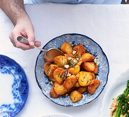 Garlic & rosemary roast potatoes