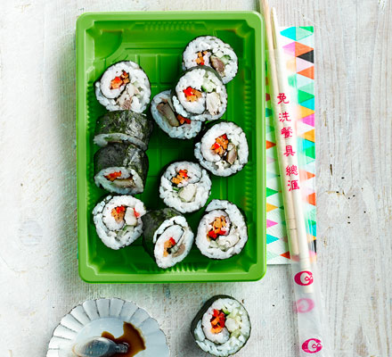 Smoked mackerel maki rolls