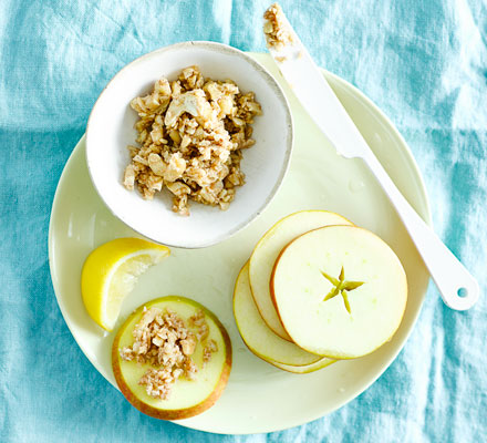 Cinnamon cashew spread with apple slices