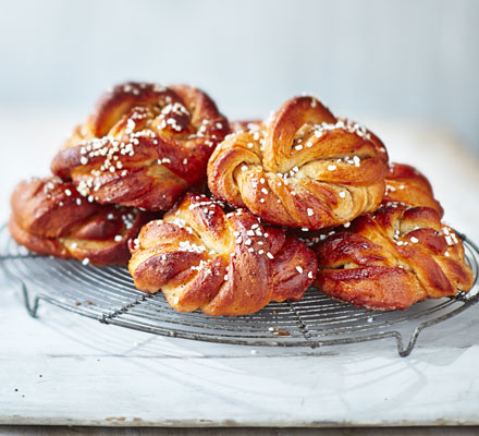 Cardamom buns