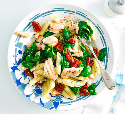 Salmon & spinach pasta