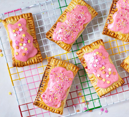 Peach melba pop pies