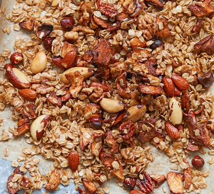 Nutty cinnamon & apple granola