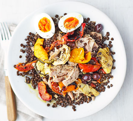 Warm tuna & lentil Niçoise salad