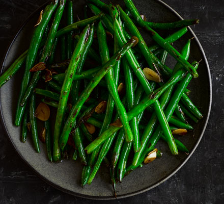 Stir-fried garlic green beans