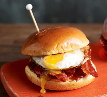 Maple-glazed streaky bacon in brioche bun