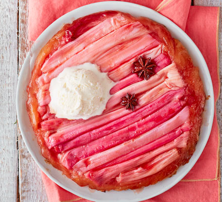 Rhubarb tatin