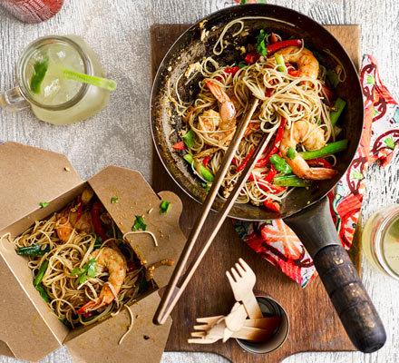 Singapore noodles with prawns