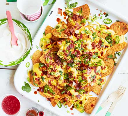 Bacon nachos with cheese sauce