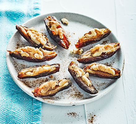 Date & walnut cinnamon bites