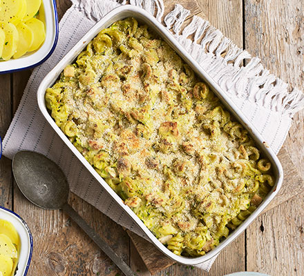 Chicken & leek pasta bake with a crunchy top