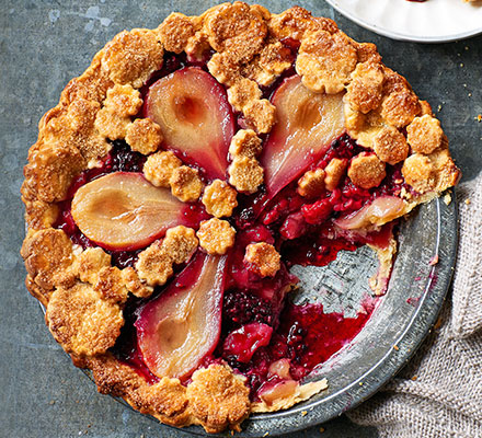 Pear & berry pie