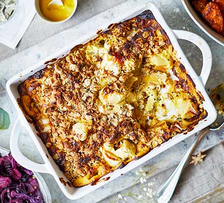 Vegan ‘cheesy’ leek crumble