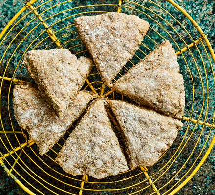 Triangular bread thins