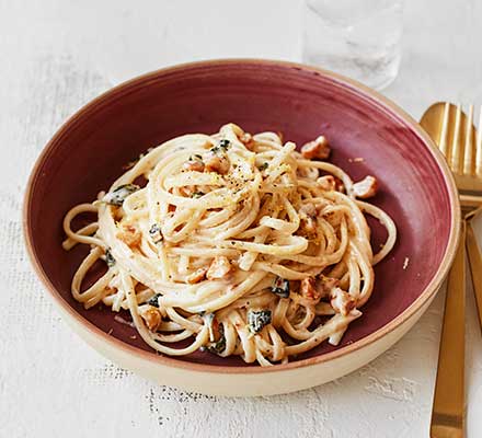 Hazelnut & oregano pasta