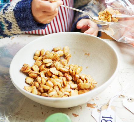 Honeyed almonds with cinnamon, nutmeg and five spice