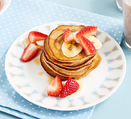 Three-minute blender banana pancakes