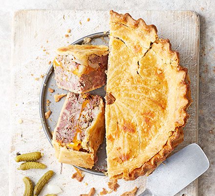 Ploughman’s pork & cheese picnic pie