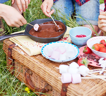 Strawberry, chocolate & marshmallow dippers