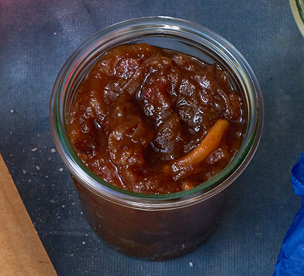 Apple, date & tamarind chutney