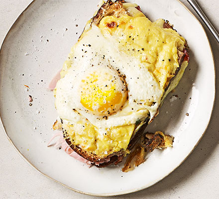 Croque madame traybake