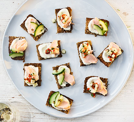 Roasted salmon rye toasts