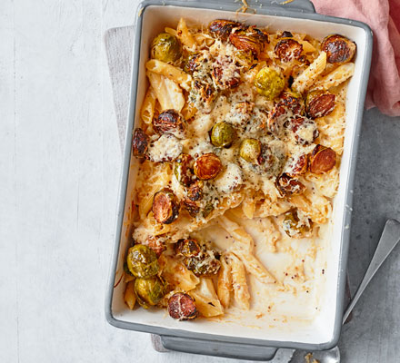 Cheesy sprout pasta bake