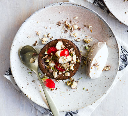 Dark chocolate pudding with malted cream