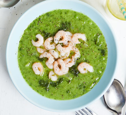 Green chowder with prawns