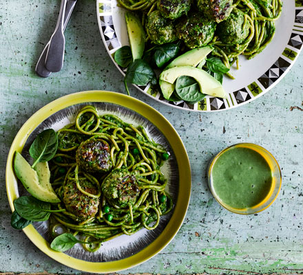 Green spaghetti & meatballs