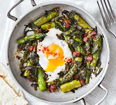 Spicy asparagus & chorizo baked egg