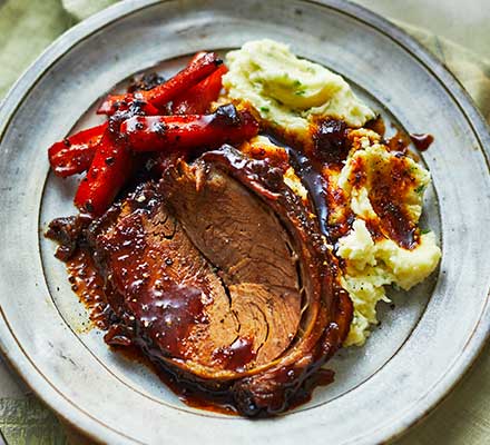 Bourbon & honey-glazed brisket with soured cream & chive mash