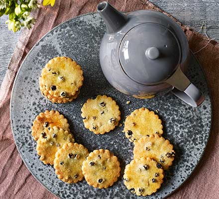 Easy Easter biscuits