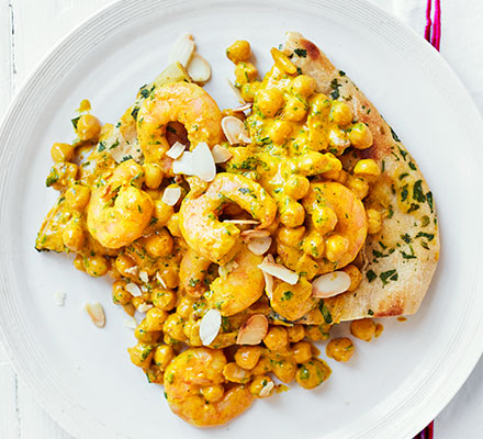 Coronation prawns on toasted naan