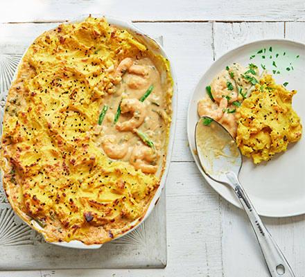 Curried prawn & green bean pie