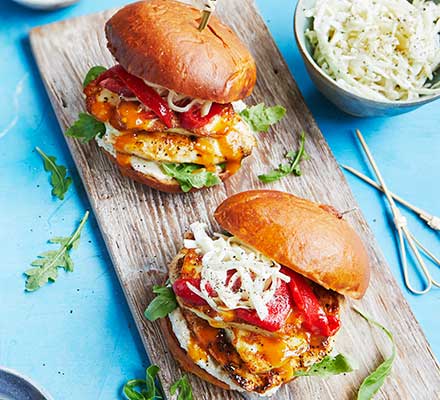 15-minute chicken & halloumi burgers