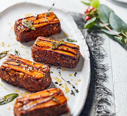 Mini nut roasts with candied carrots