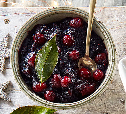 Mulled cranberry & apple sauce