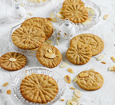 Spiced cookie wheels