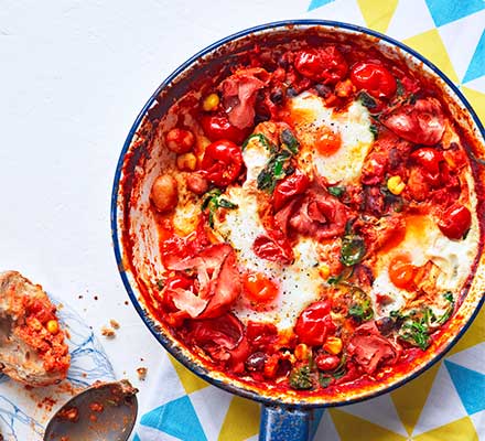 Saucy bean baked eggs