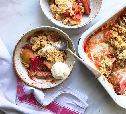 Rhubarb & apple crumble