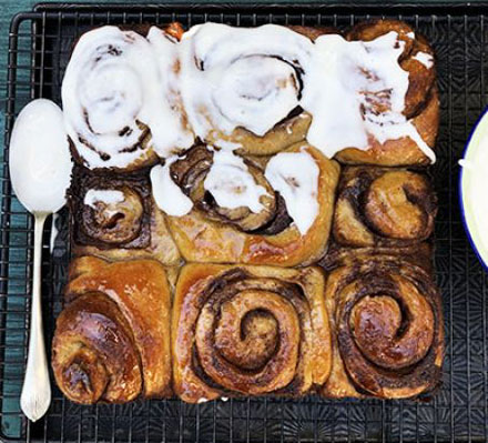 Sourdough cinnamon buns