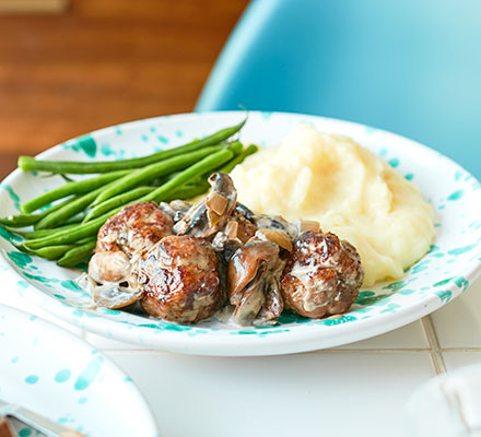 Meatballs with creamy mushrooms & mash