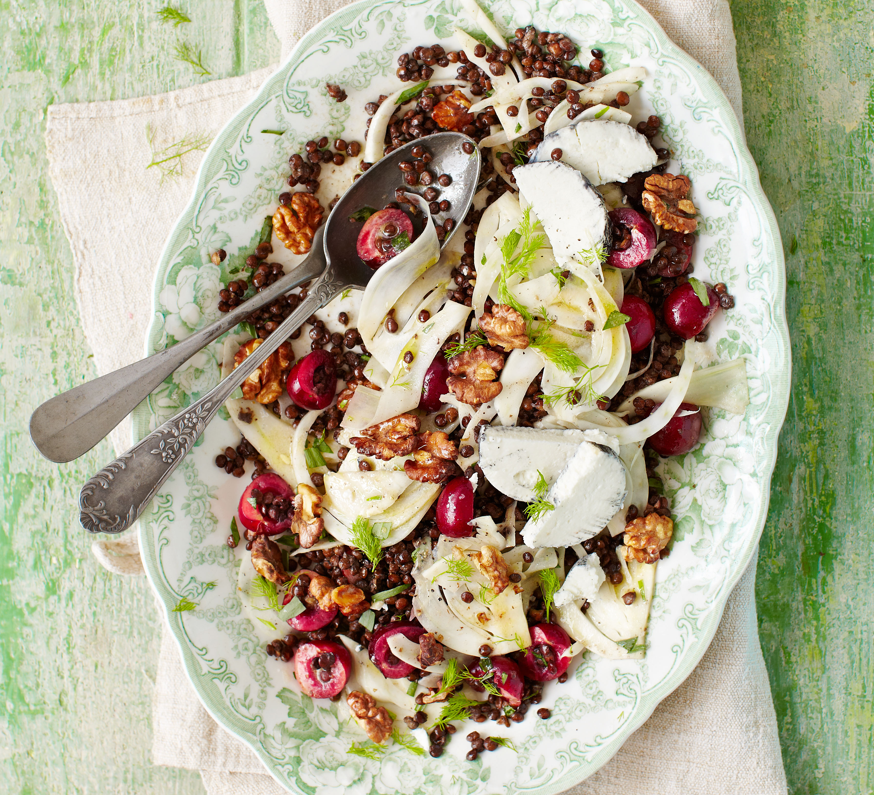 Fennel, cherry & goat’s cheese salad with lentils