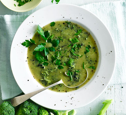 Broccoli and kale green soup