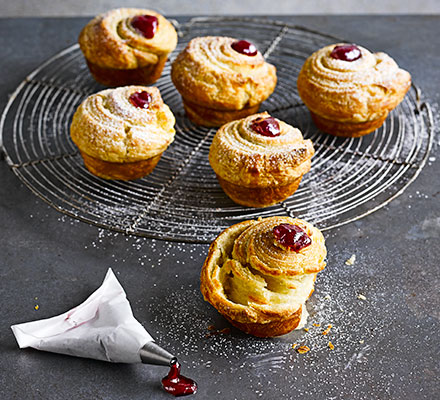 Almond & raspberry cruffins