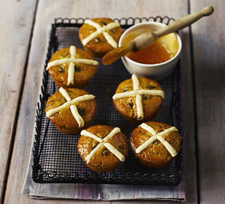 Hot cross bun cupcakes