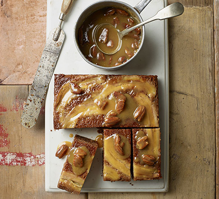 Upside-down banana cake with maple-caramel sauce